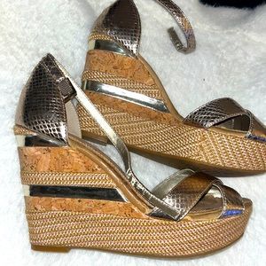 *SOLD/Added to another purchase sorry**Gianni Bini 6M Wedges